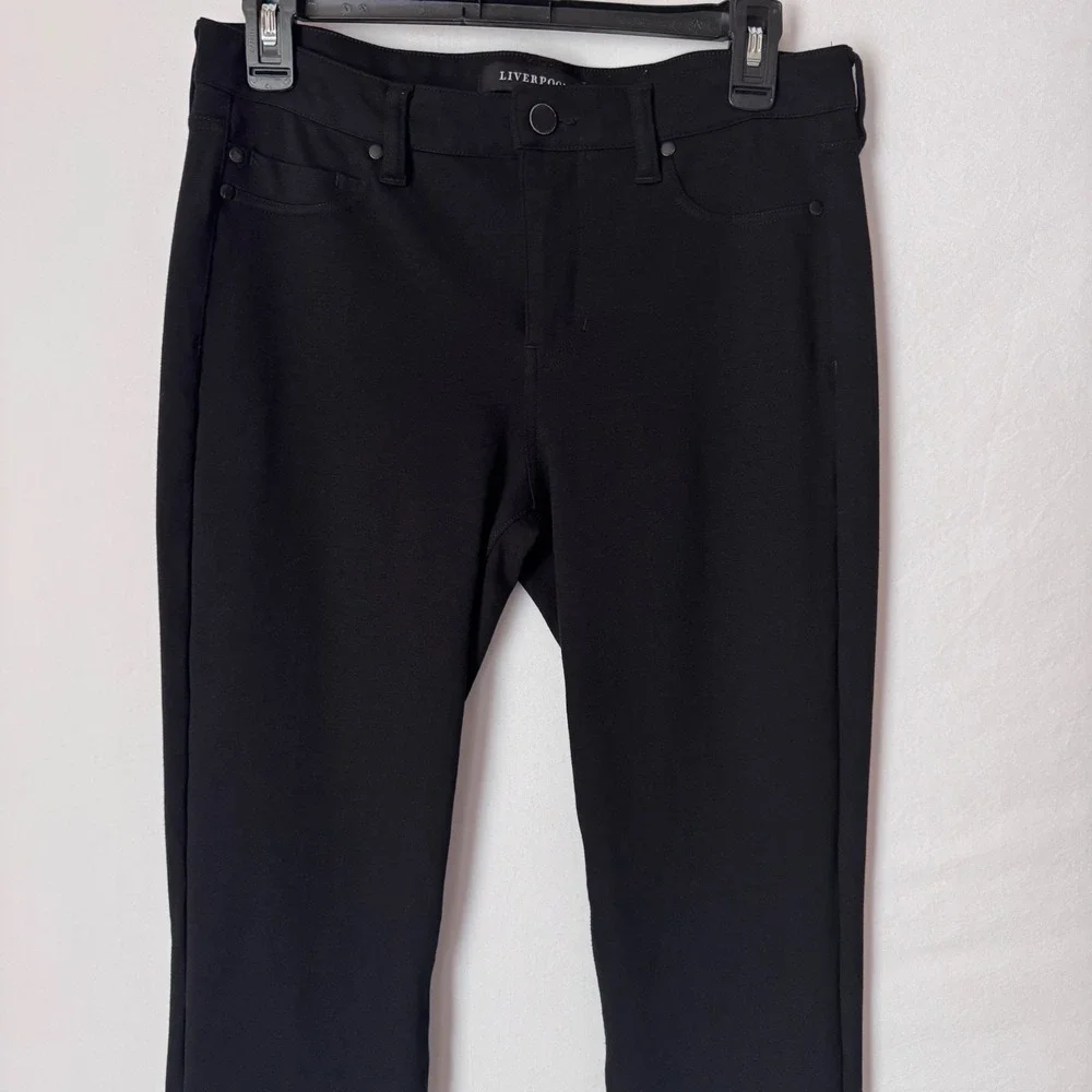Liverpool Skinny Pants Women Size 8/29 Black Stretch Five Pocket Quiet Luxury